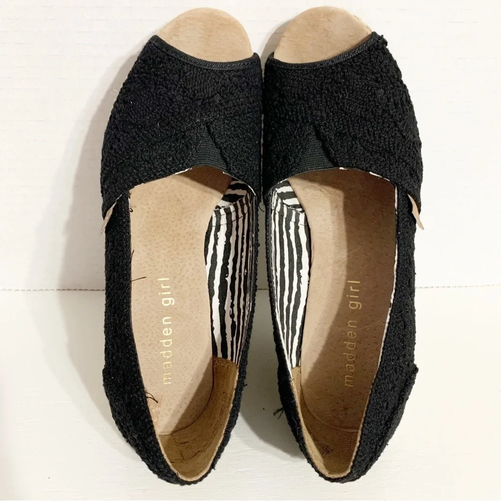 Madden Girl Tackle Crocheted Natural Fabric Jute Wedge Heel Open Toe Shoes Black